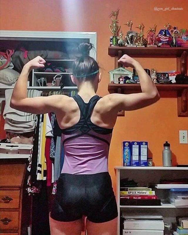 wawa老师讲解女生如何锻炼肩部（健身比基尼）
