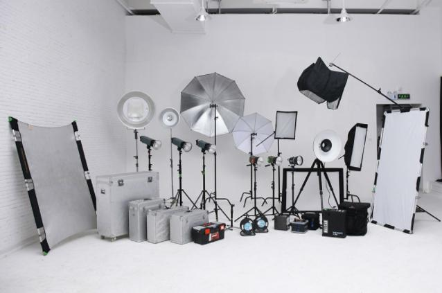 国外摄影师:影棚人像完整用光布光摄影国外视频教程(中文字幕)插图 国外摄影师:影棚人像完整用光布光摄影国外视频教程(中文字幕)插图