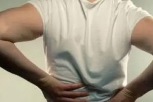 男性老是腰疼是肾虚吗？专家：可能是这4个因素在作怪！